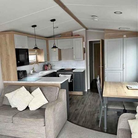 Ocean Breeze Villa Selsey Exteriör bild